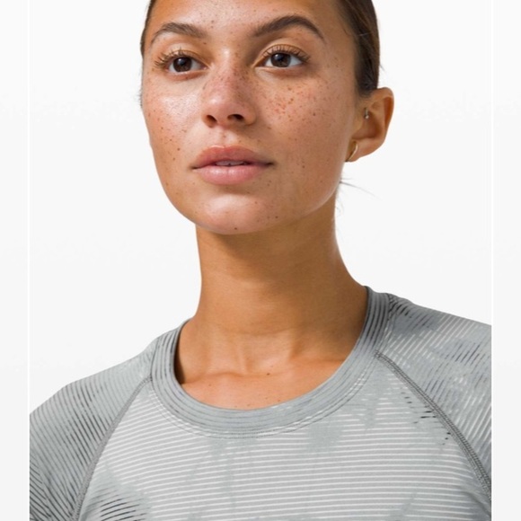 Lululemon Swiftly Tech Short Sleeve 2.0 Shibori Stripe Graphite Grey Size 8 - Picture 2 of 8